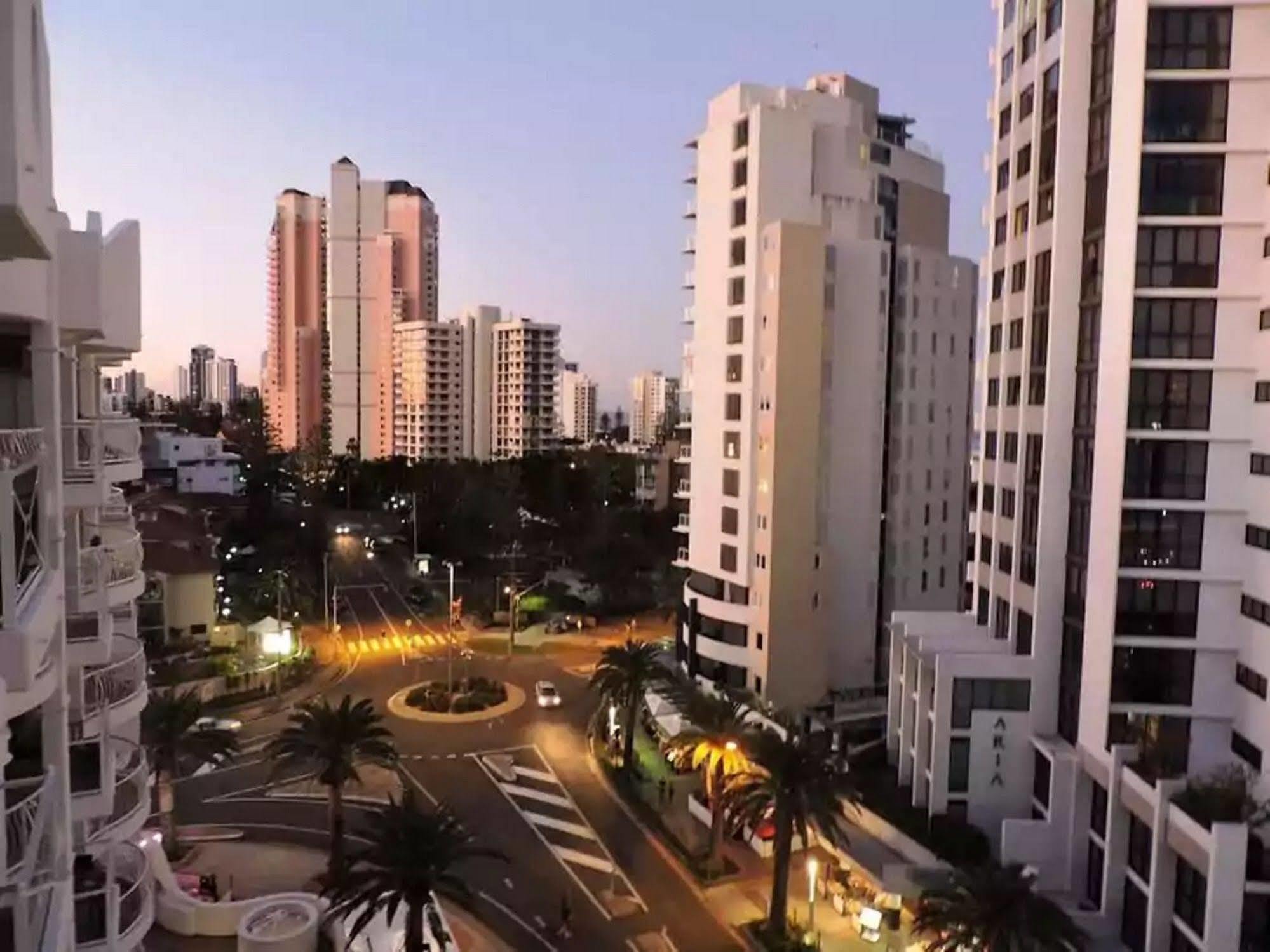 Broadbeach Holiday Apartments Guldkusten Exteriör bild