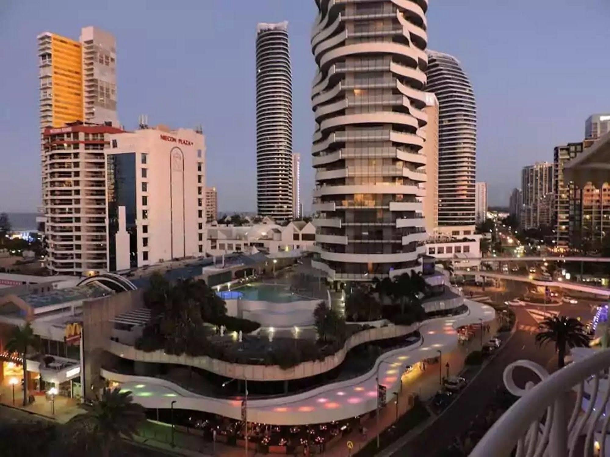 Broadbeach Holiday Apartments Guldkusten Exteriör bild