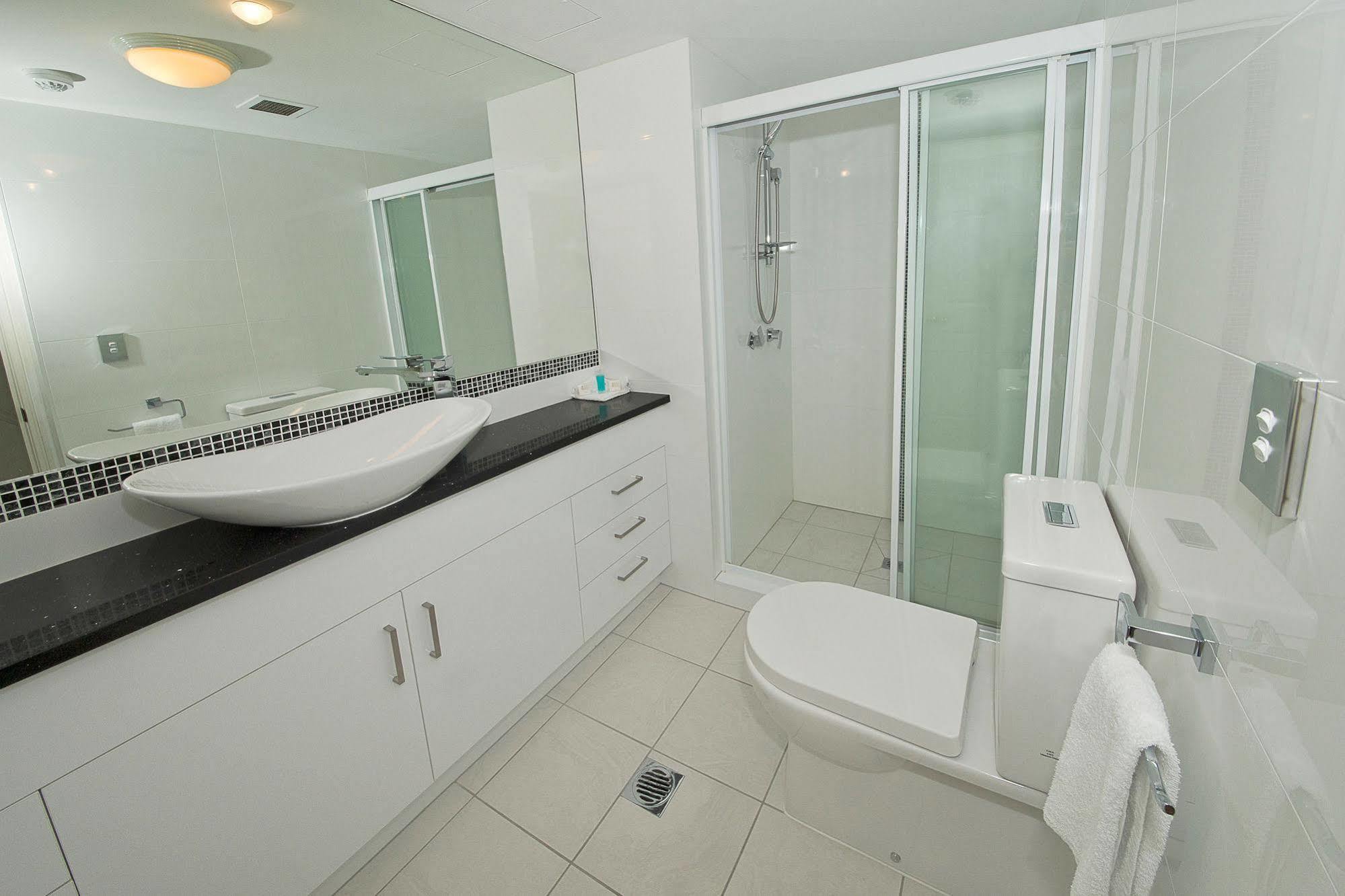 Broadbeach Holiday Apartments Guldkusten Exteriör bild